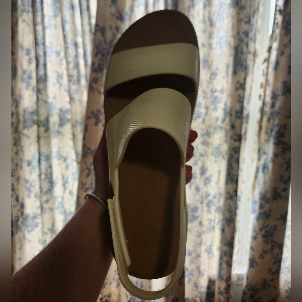 Reef Cream Sandals Comfortable and Stylish